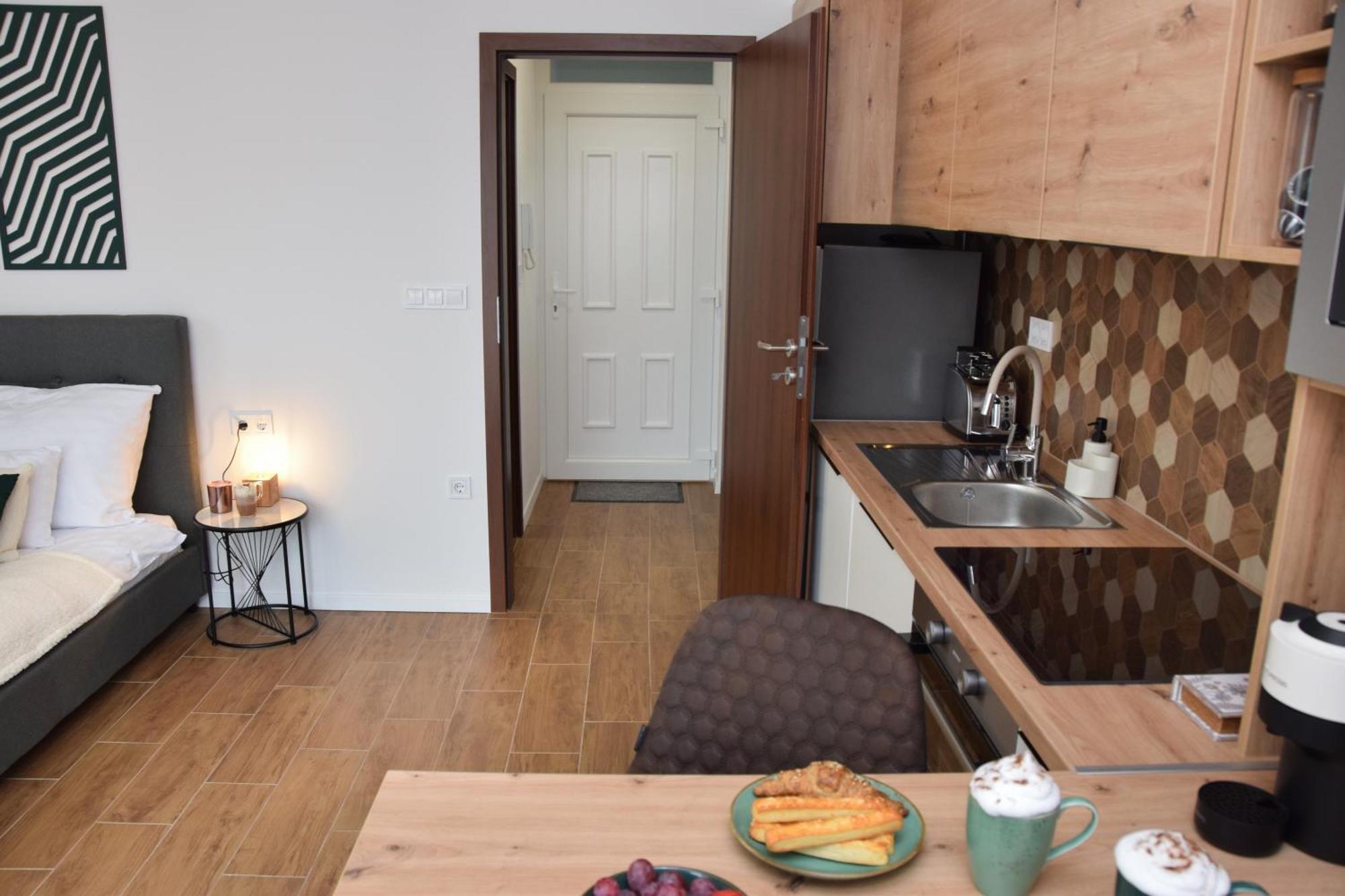 Silentium Premium Apartman Sarvar Exterior foto