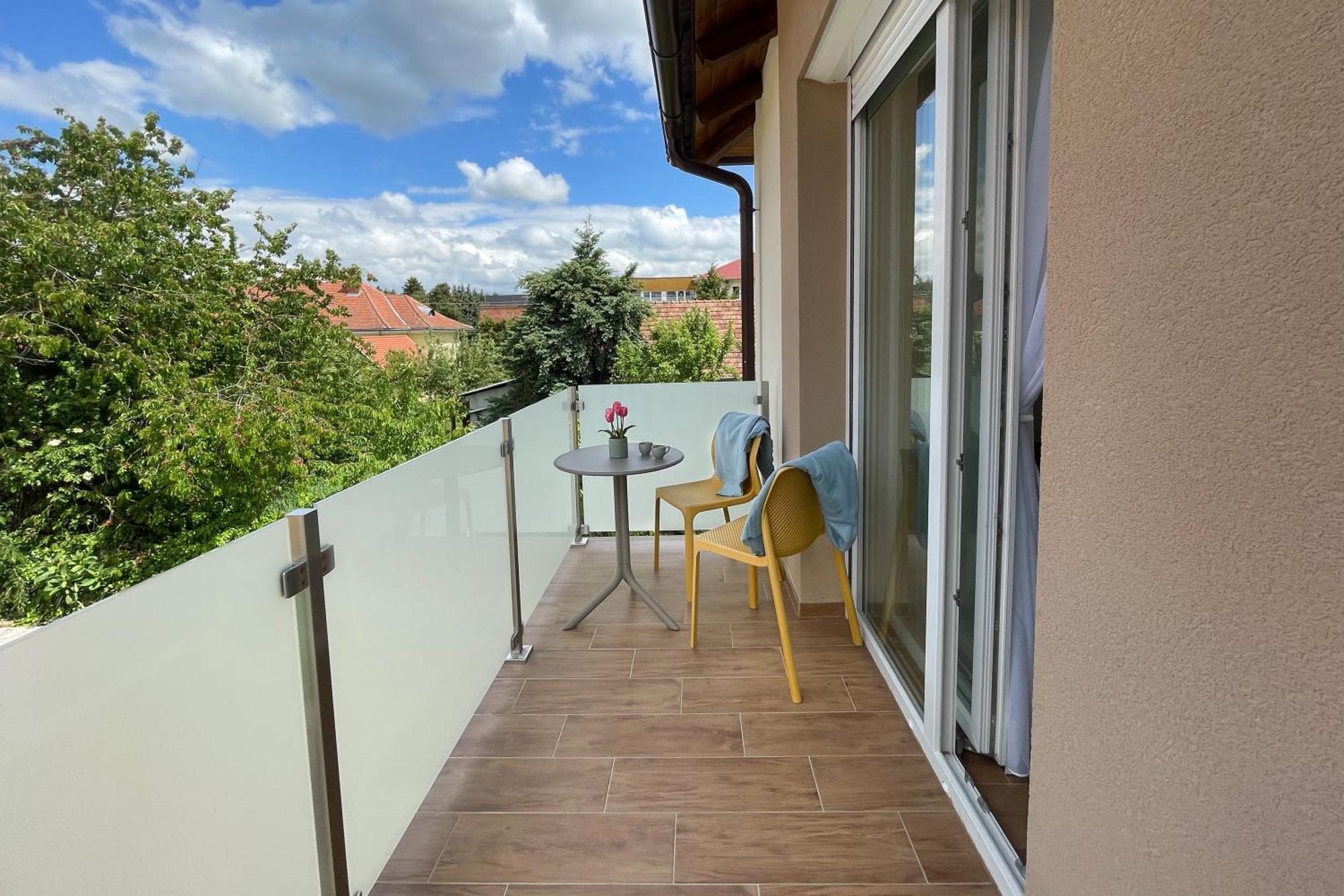Silentium Premium Apartman Sarvar Exterior foto