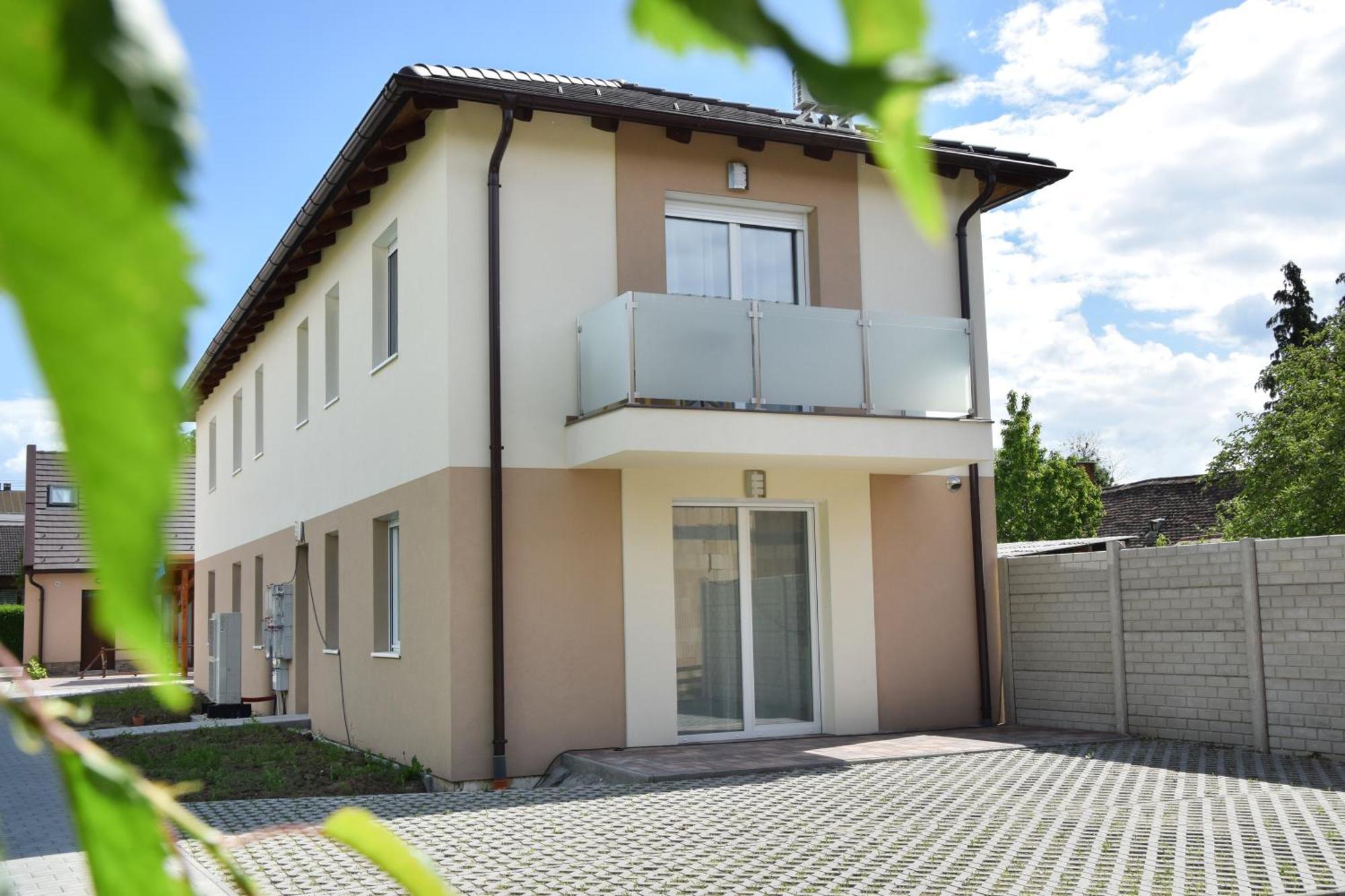 Silentium Premium Apartman Sarvar Exterior foto